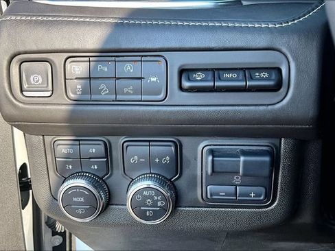 Used 2024 GMC Yukon Denali Ultimate AWD/4WD image 15