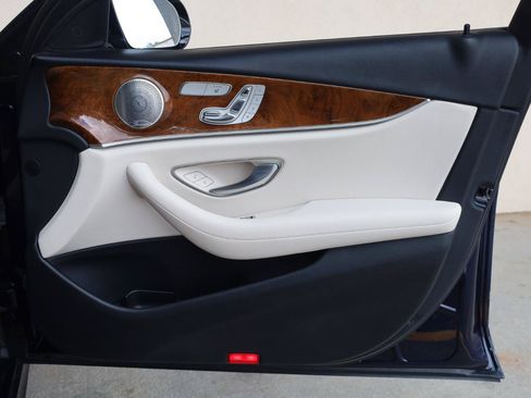 Used 2019 Mercedes-Benz E 300 4MATIC image 29
