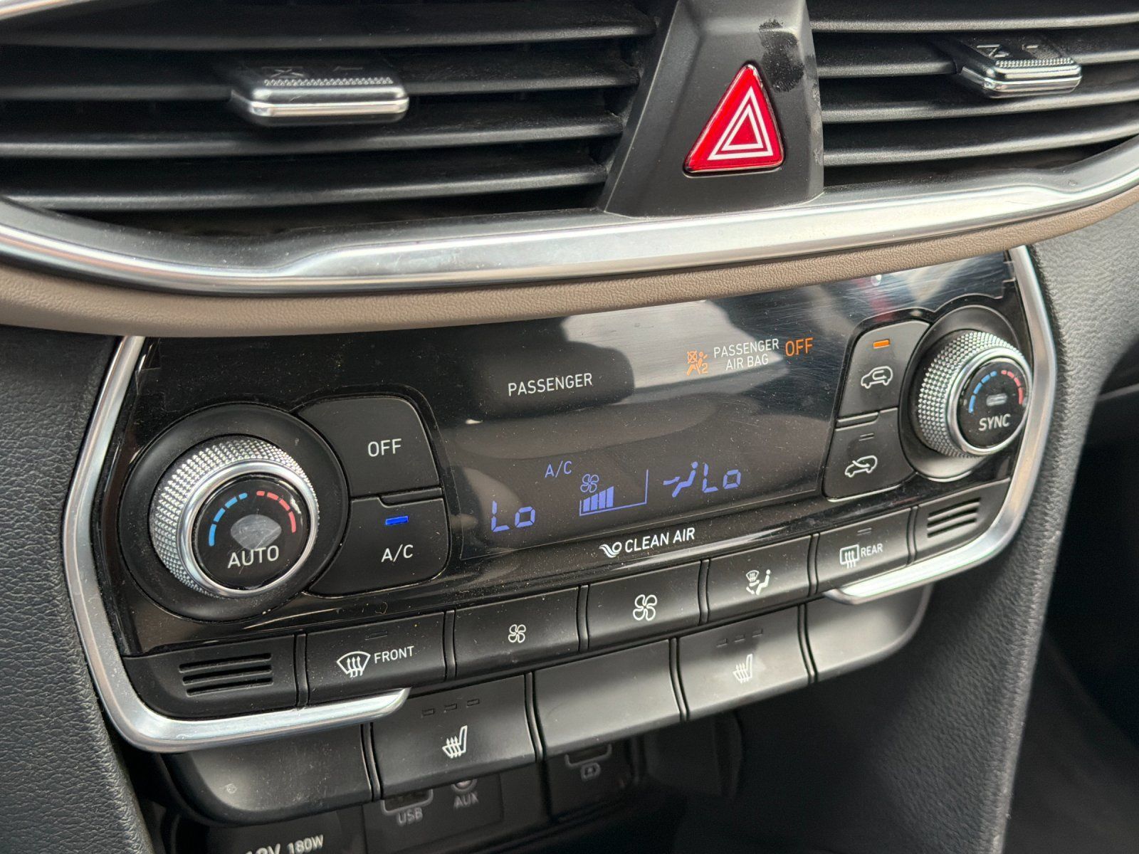 Used 2019 Hyundai Santa Fe SEL FWD image 19
