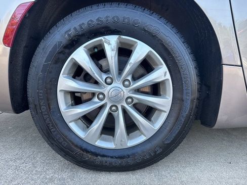 Used 2017 Chrysler Pacifica Touring-L FWD image 21