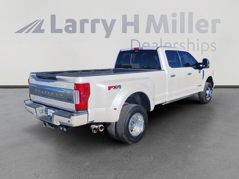 Used 2019 Ford F350 Platinum w/ Platinum Ultimate Package image 5