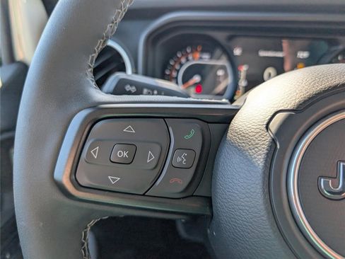 Used 2025 Jeep Gladiator Sport AWD/4WD image 22