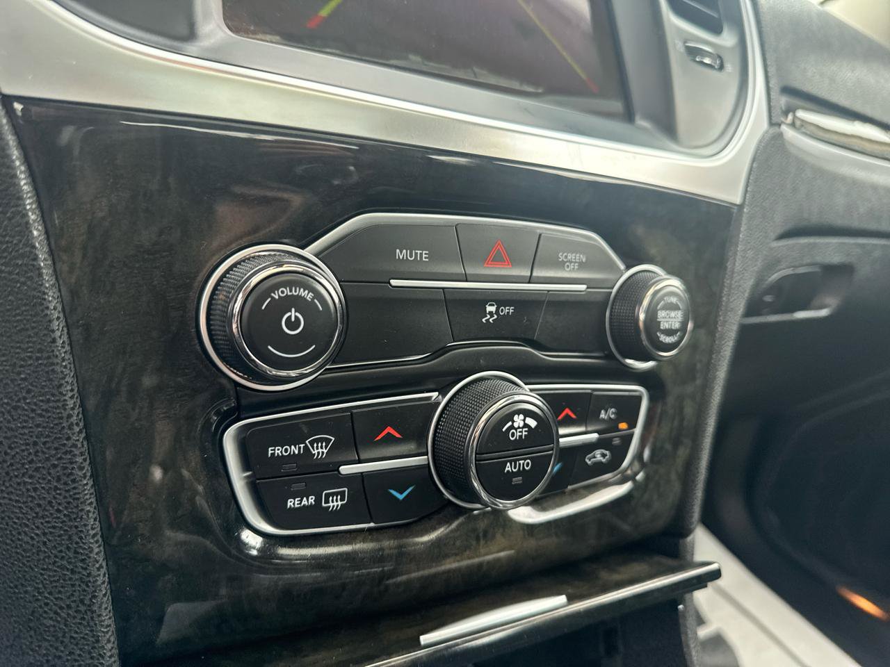 Used 2019 Chrysler 300 Limited AWD/4WD image 36