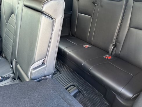 Used 2023 Toyota Highlander XLE image 14