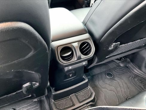 Used 2024 Jeep Wrangler High Altitude AWD/4WD image 28