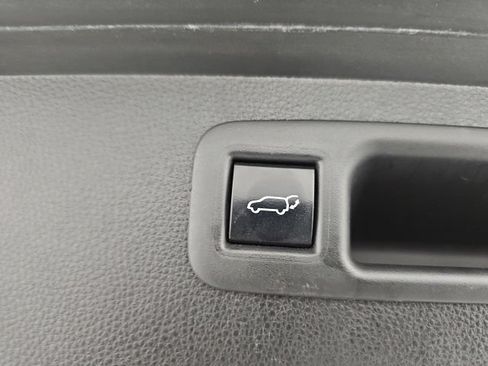 Used 2023 Toyota Highlander XLE AWD/4WD image 34