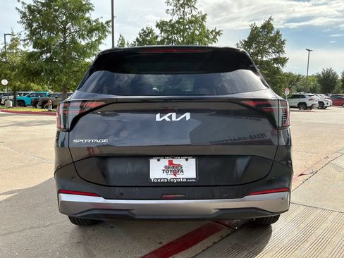 Used 2026 Kia Sportage LX FWD image 7