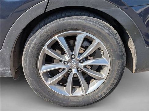 Used 2017 Hyundai Santa Fe SE image 3