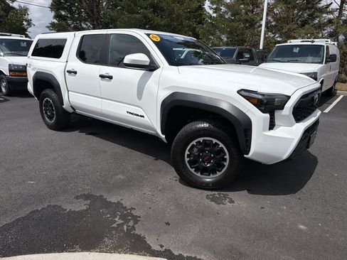 Used 2024 Toyota Tacoma TRD Off-Road AWD/4WD image 2