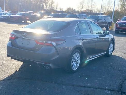 Used 2023 Toyota Camry SE image 4