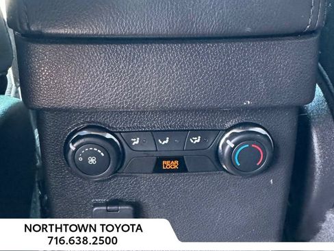 Used 2015 Ford Explorer XLT w/ Equipment Group 202B AWD/4WD image 16