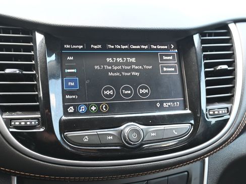 Used 2021 Chevrolet Trax LT image 17