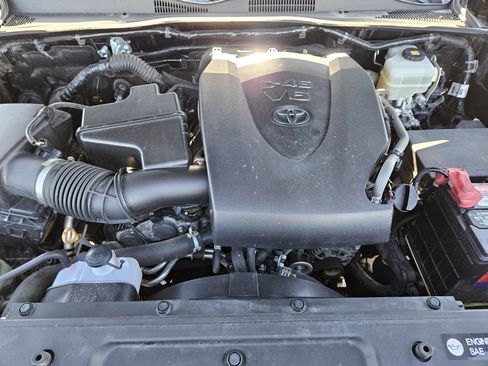 Used 2019 Toyota Tacoma TRD Off-Road w/ Technology Package image 30