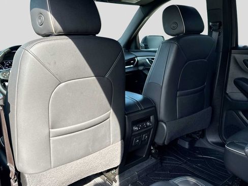 Used 2023 Chevrolet Traverse Premier w/ Redline Edition AWD/4WD image 17