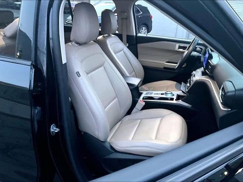 Used 2024 Ford Explorer XLT w/ Equipment Group 202A image 7