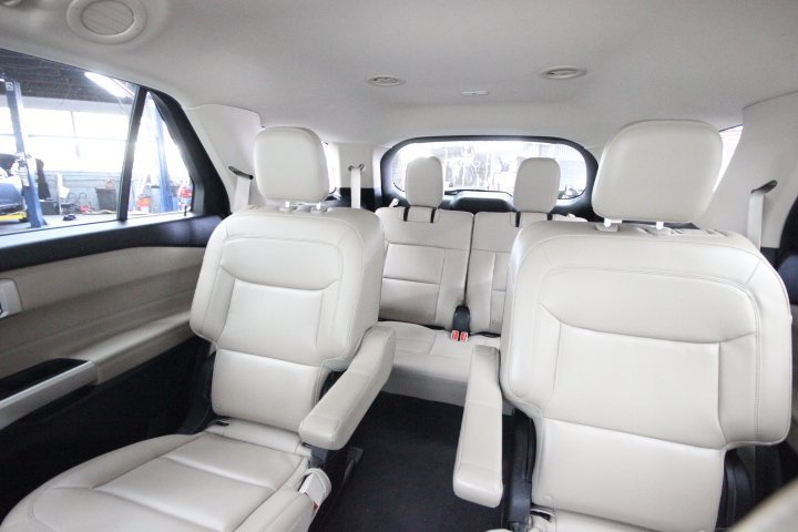 Used 2022 Ford Explorer XLT w/ Equipment Group 202A AWD/4WD image 30