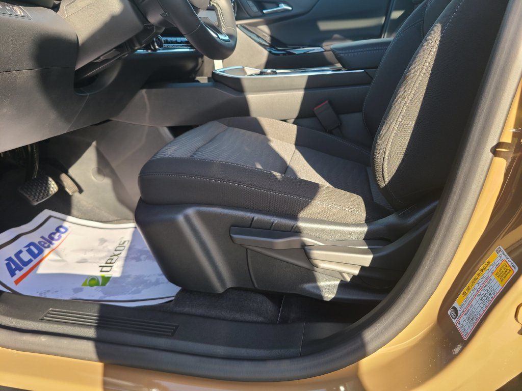 New 2027 Chevrolet Equinox LT AWD/4WD image 10