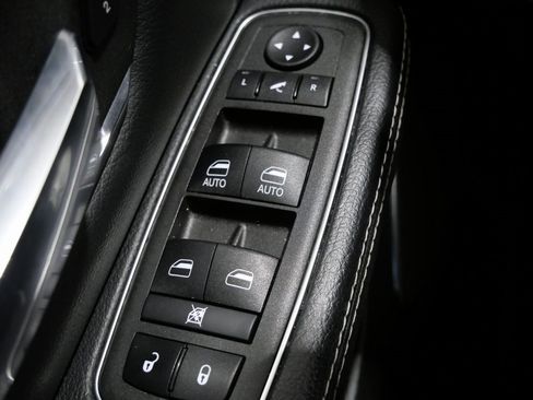 Used 2024 RAM 1500 Laramie image 11