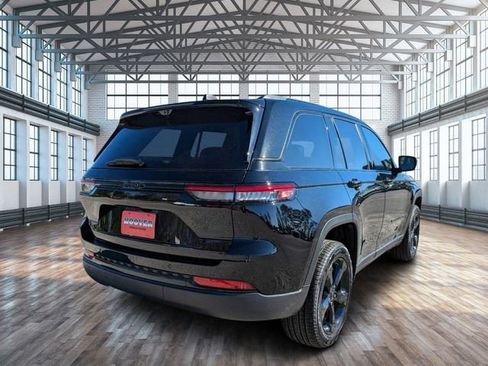 New 2025 Jeep Grand Cherokee Limited w/ Luxury Tech Group II image 4