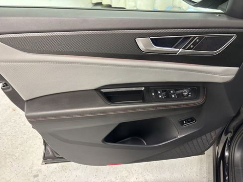 Used 2025 Volkswagen Atlas Peak Edition SE image 18