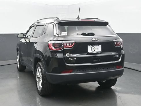 Used 2025 Jeep Compass Latitude AWD/4WD image 4