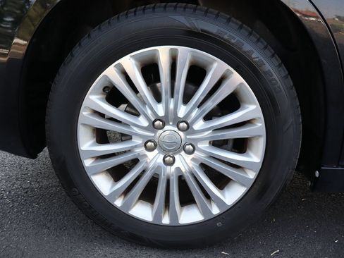 Used 2013 Chrysler 300 AWD w/ Driver Convenience Group image 42