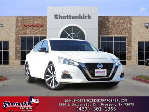 Used 2020 Nissan Altima 2.5 SR image 1