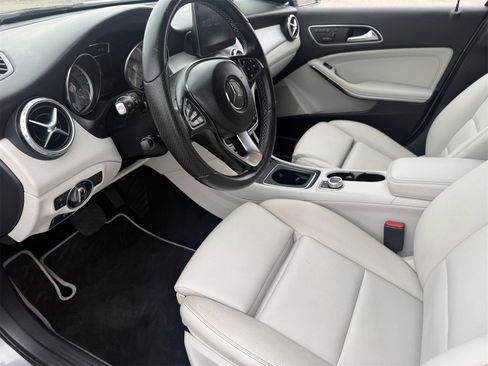 Used 2017 Mercedes-Benz GLA 250 4MATIC w/ Premium Package image 19