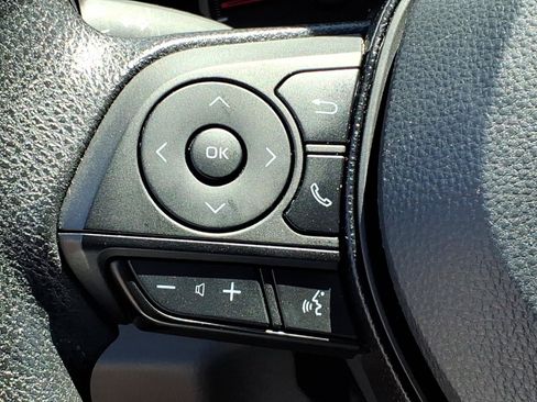 Certified 2021 Toyota RAV4 LE AWD/4WD image 17