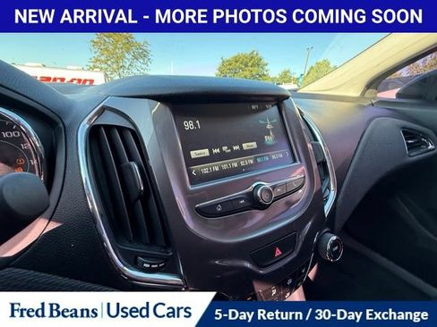 Used 2018 Chevrolet Cruze LT w/ Convenience Package FWD image 15