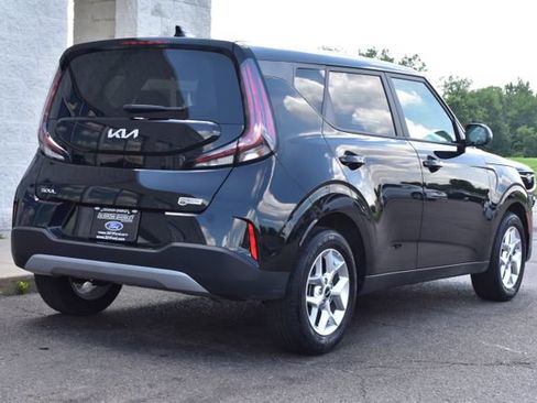 Used 2025 Kia Soul LX FWD image 14
