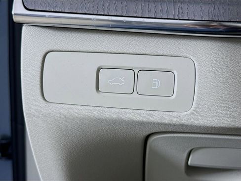 New 2026 Volvo XC90 T8 Ultra w/ Protection Package Premier image 10