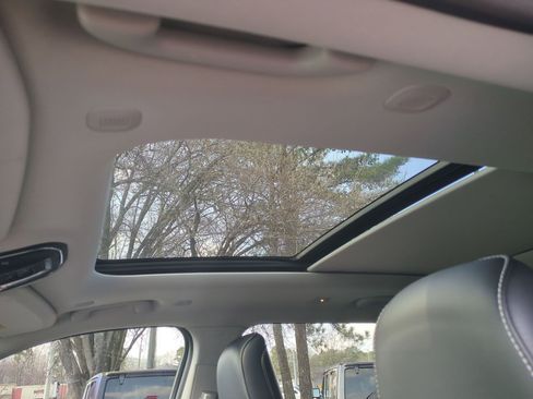 Used 2023 Jeep Grand Cherokee L Limited w/ Black Appearance Package image 20