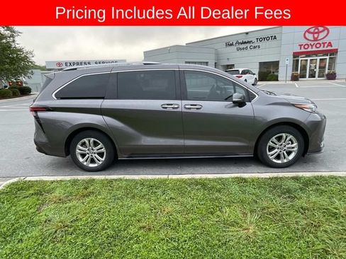 Used 2023 Toyota Sienna Platinum AWD/4WD image 11