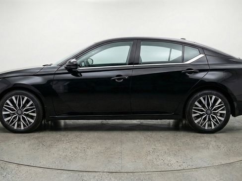 Used 2025 Nissan Altima 2.5 SV image 5