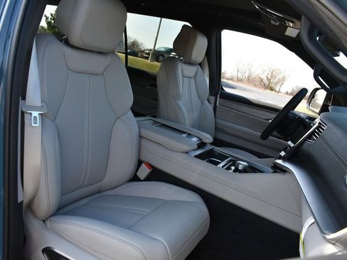 New 2026 Jeep Grand Wagoneer Limited w/ Premium Group II AWD/4WD image 35