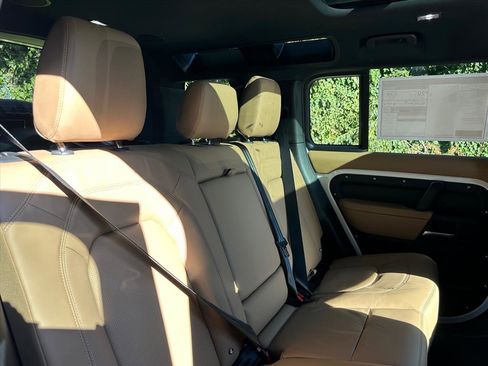 New 2026 Land Rover Defender 110 X-Dynamic SE image 23