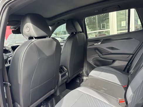 New 2026 Volkswagen Tiguan SE R-Line FWD image 17
