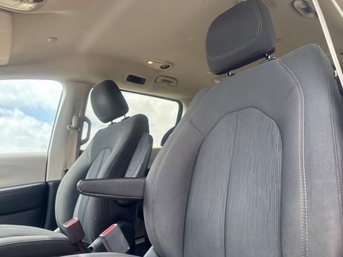 Used 2017 Chrysler Pacifica Touring FWD image 38