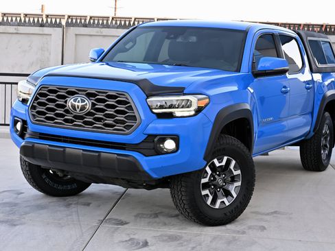 Used 2020 Toyota Tacoma TRD Off-Road AWD/4WD image 3