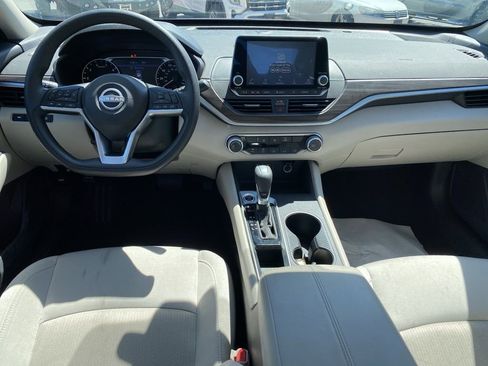 Used 2025 Nissan Altima 2.5 SV image 10