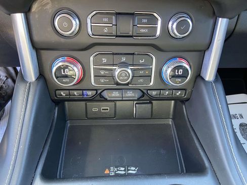 Used 2023 GMC Yukon SLT image 16