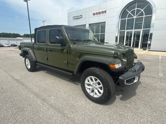 Used 2023 Jeep Gladiator Sport AWD/4WD video 2