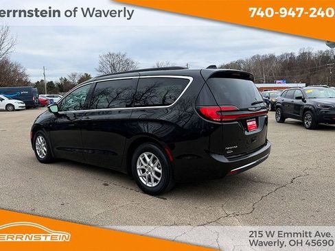 Used 2022 Chrysler Pacifica Touring-L image 5