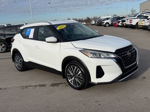 Used 2023 Nissan Kicks SV image 2