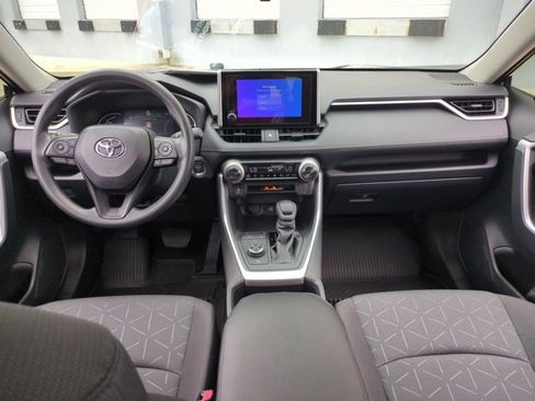Used 2025 Toyota RAV4 XLE AWD/4WD image 17