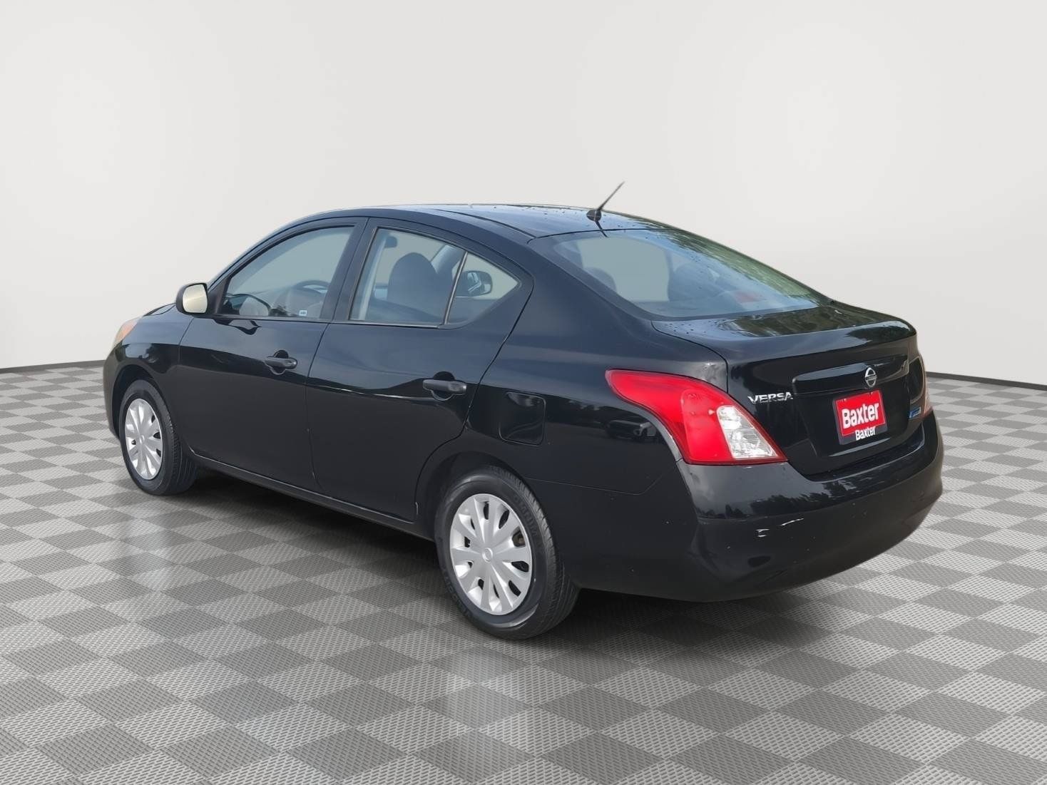Used 2013 Nissan Versa S FWD image 7