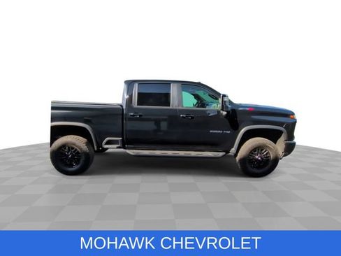 Used 2024 Chevrolet Silverado 2500 ZR2 w/ Technology Package AWD/4WD image 10