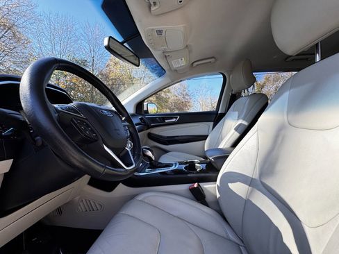 Used 2017 Ford Edge Titanium w/ Technology Package image 8