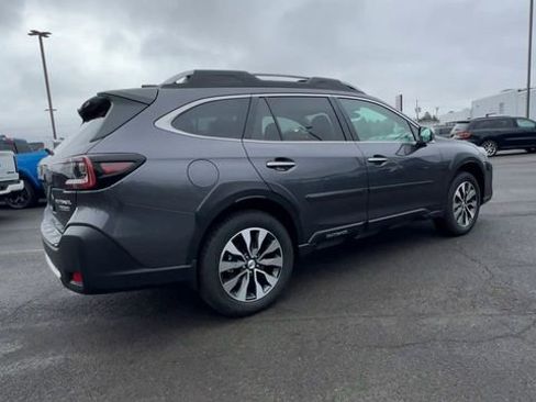Used 2025 Subaru Outback Touring AWD/4WD image 8